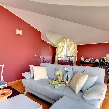 Modernes Mit Grossem Pool In Sandstrandnaehe Apartment Medulin