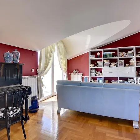 Apartment Modernes Mit Grossem Pool In Sandstrandnaehe