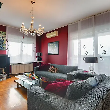 Modernes Mit Grossem Pool In Sandstrandnaehe Apartment