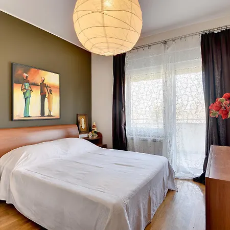 Modernes Mit Grossem Pool In Sandstrandnaehe *